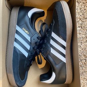 Adidas Samba Sneaker Size. 4.5 kids/ 6.5 women’s
